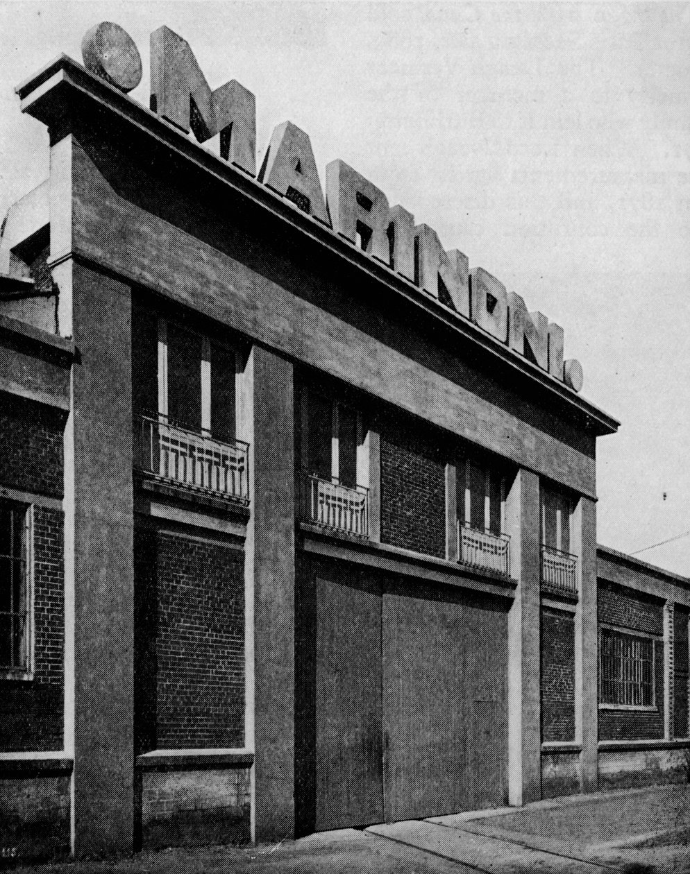 Facciata degli Ateliers Marinoni, Montataire Oise architetti, Perret Freres, c1928 da Unbekannt