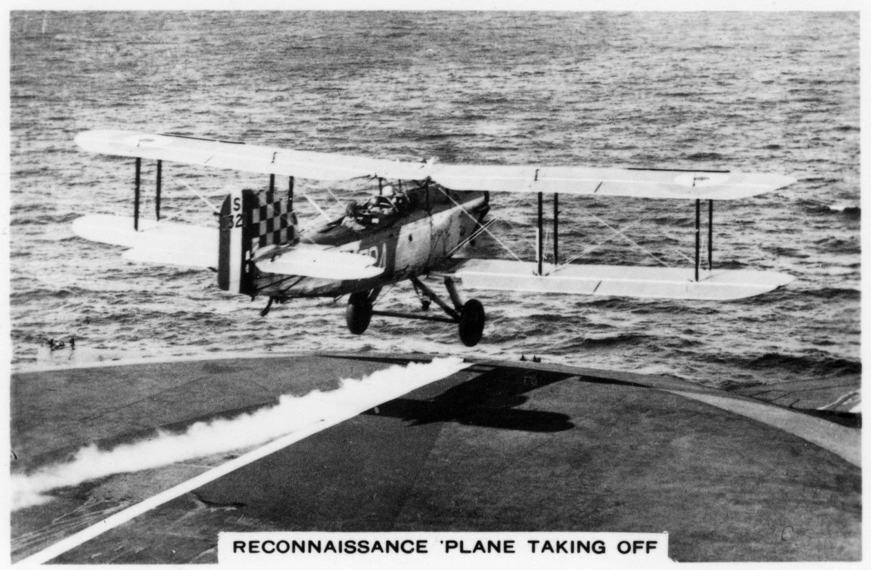 Aereo da ricognizione Fairey III F che decolla dalla portaerei HMS Courageous, 1937 da Unbekannt