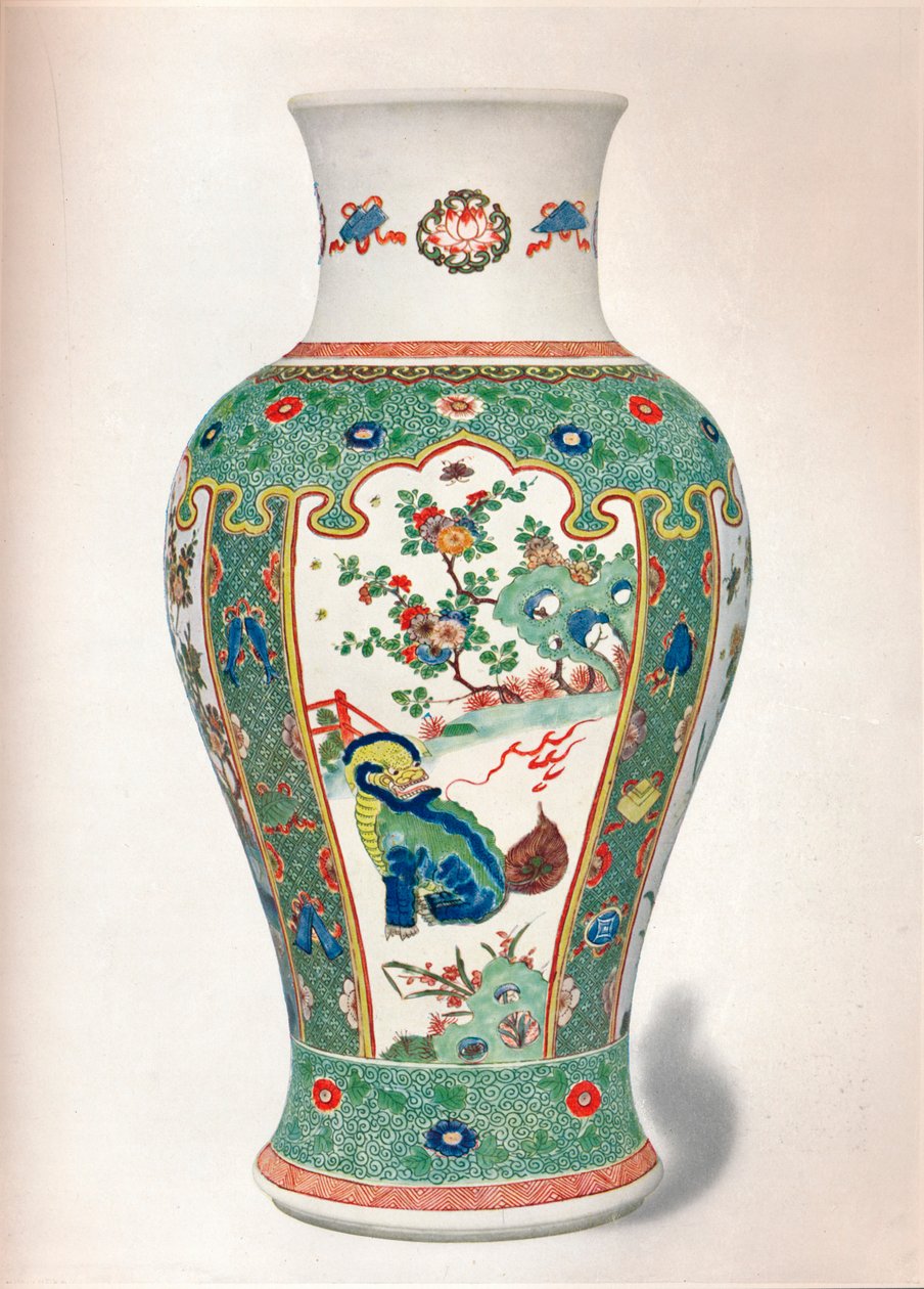 Vaso Famille Verte, con quattro pannelli verticali dipinti con rocce e piante fiorite, due mostri da Unbekannt