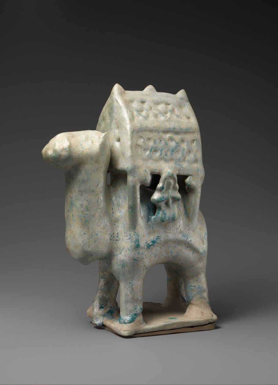 Figurina a forma di cammello che trasporta una portantina e due cavalieri, XII-inizio XIII secolo da Unbekannt