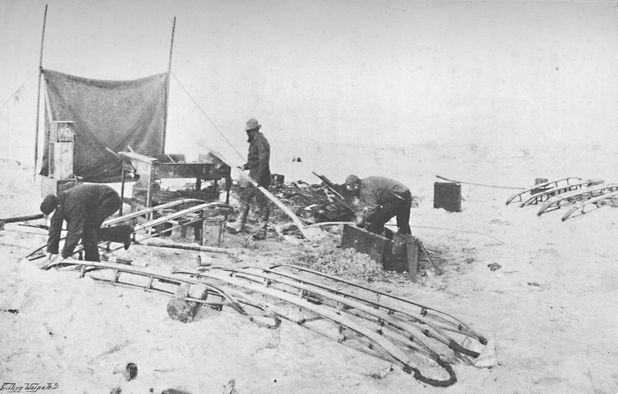 Montaggio delle slitte a mano con pattini. Luglio, 1895, 1897 da Unbekannt