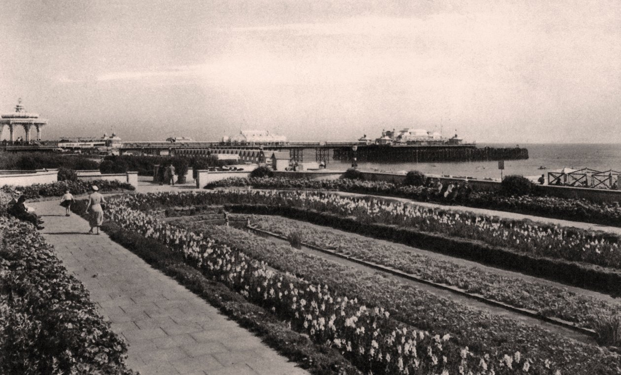 Giardini floreali e il West Pier, Brighton, Sussex, 1938 da Unbekannt