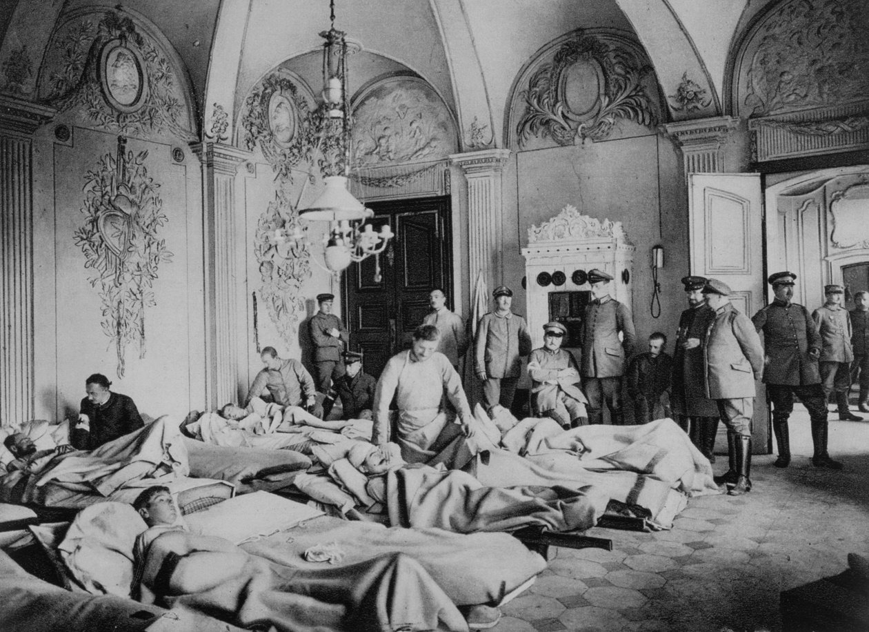 Feriti francesi e tedeschi in un castello in Francia, Prima Guerra Mondiale, 1915 da Unbekannt
