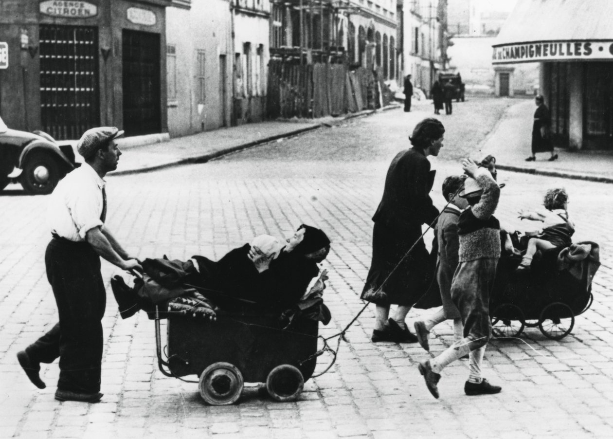 Rifugiati francesi che tornano a casa dopo la caduta della Francia ai tedeschi, Francia, luglio 1940 da Unbekannt