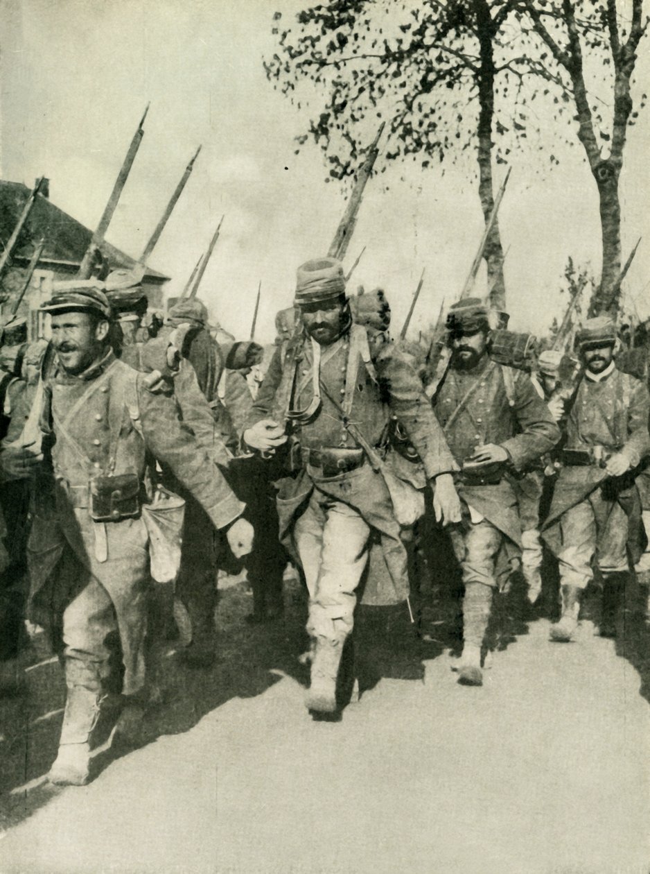 Truppe francesi in marcia, Prima Guerra Mondiale, 1914-1918, c1920 da Unbekannt
