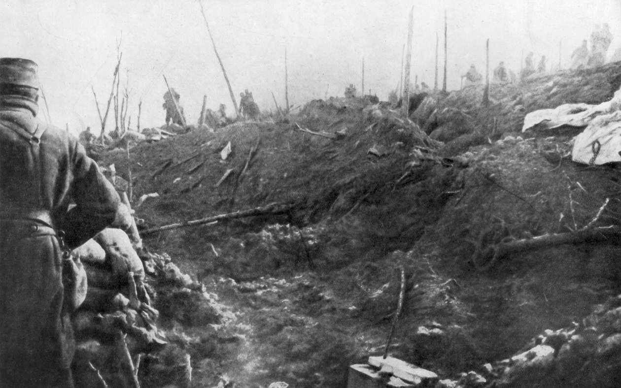 Le truppe francesi si preparano per un contrattacco tedesco, cresta di Eparges, vicino a Verdun, Francia da Unbekannt