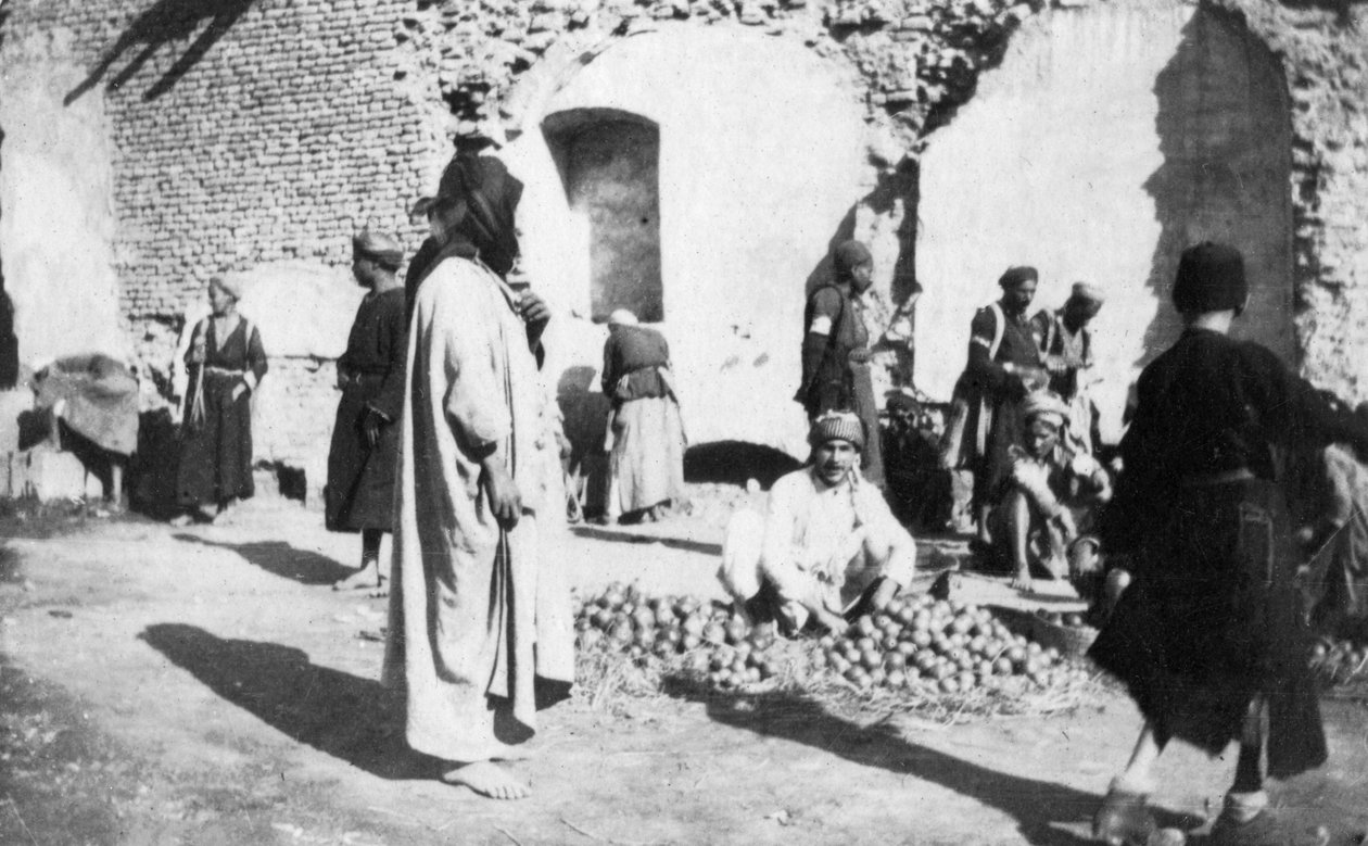Mercato della frutta, Baghdad, Iraq, 1917-1919 da Unbekannt