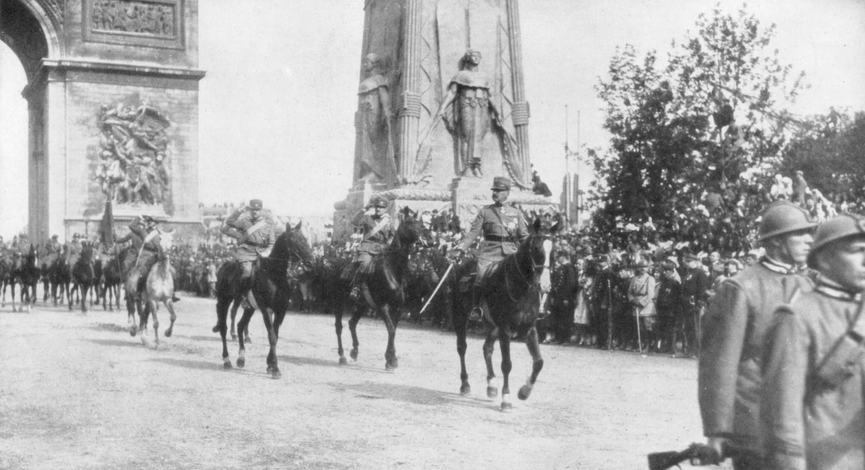 Generale Montuori e truppe italiane durante la parata della vittoria, Parigi, Francia, 14 luglio 1919 da Unbekannt