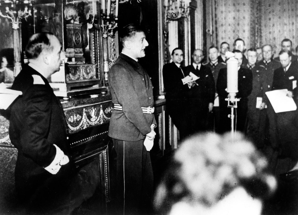 Ambasciatore tedesco nella Francia di Vichy, Otto Abetz, durante una conferenza stampa, 15 dicembre 1940 da Unbekannt