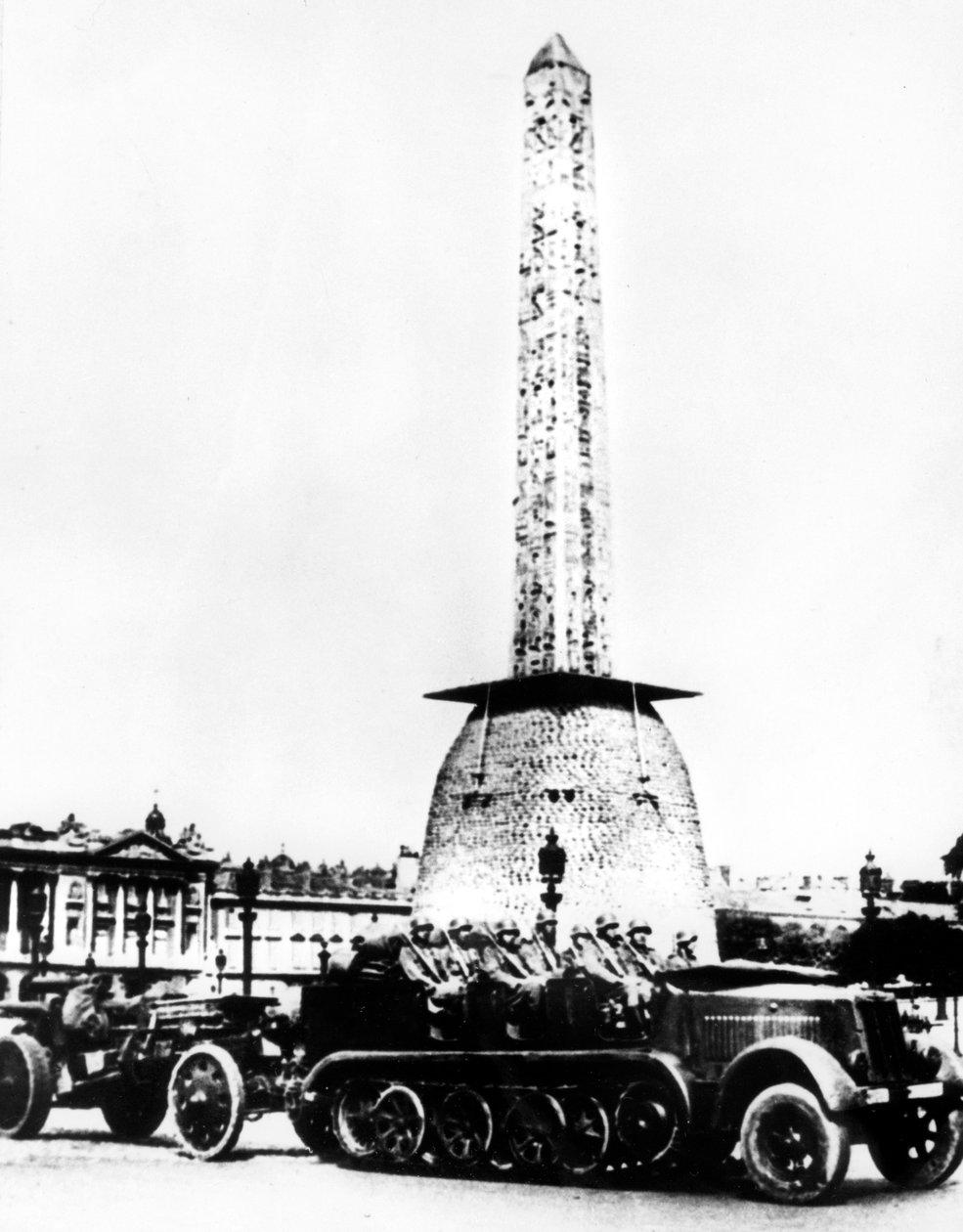 Artiglieria tedesca che attraversa Place de la Concorde, Parigi da Unbekannt