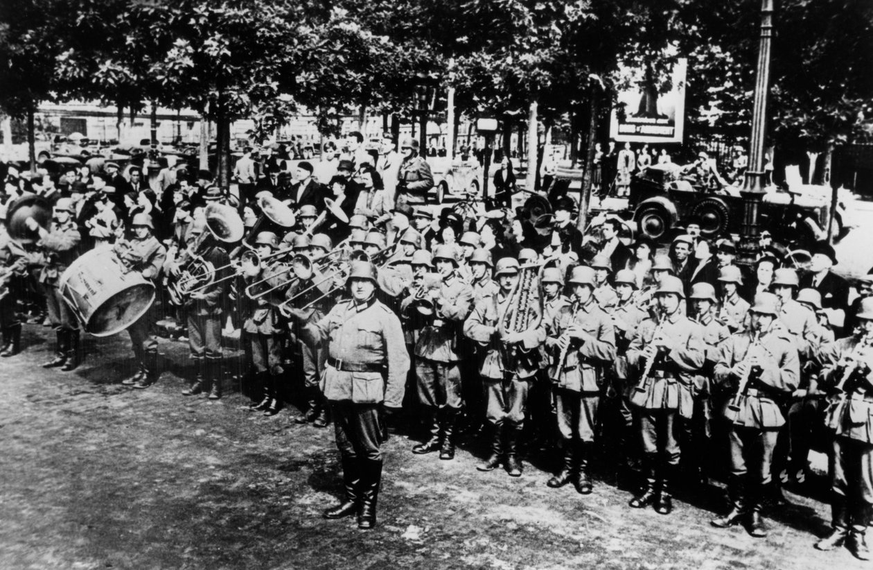 Banda militare tedesca alla parata sulla Place de l