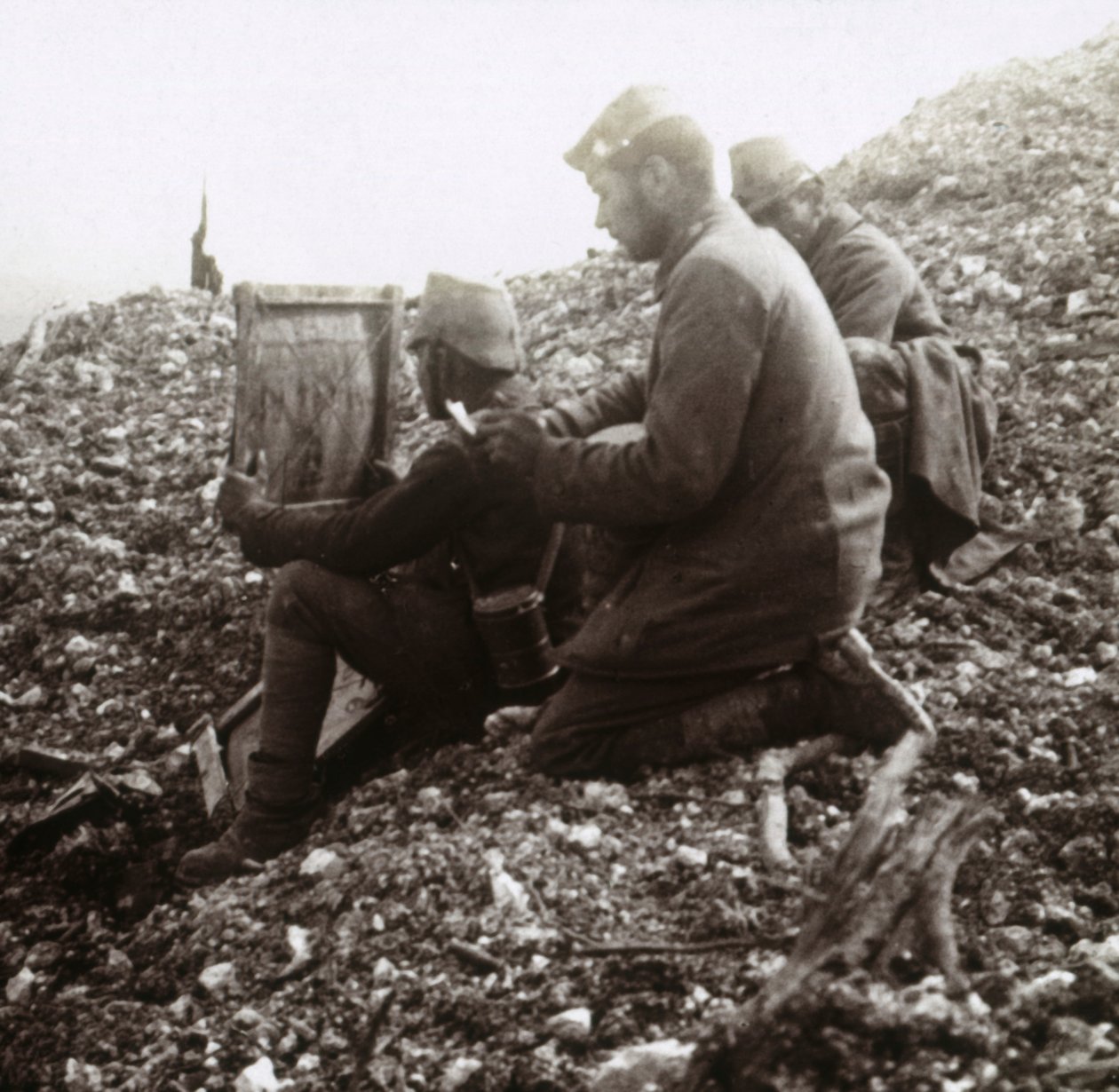 Segnalatori tedeschi fuori dalla Fortezza di Vaux, Verdun, Francia settentrionale, c1914-c1918 da Unbekannt