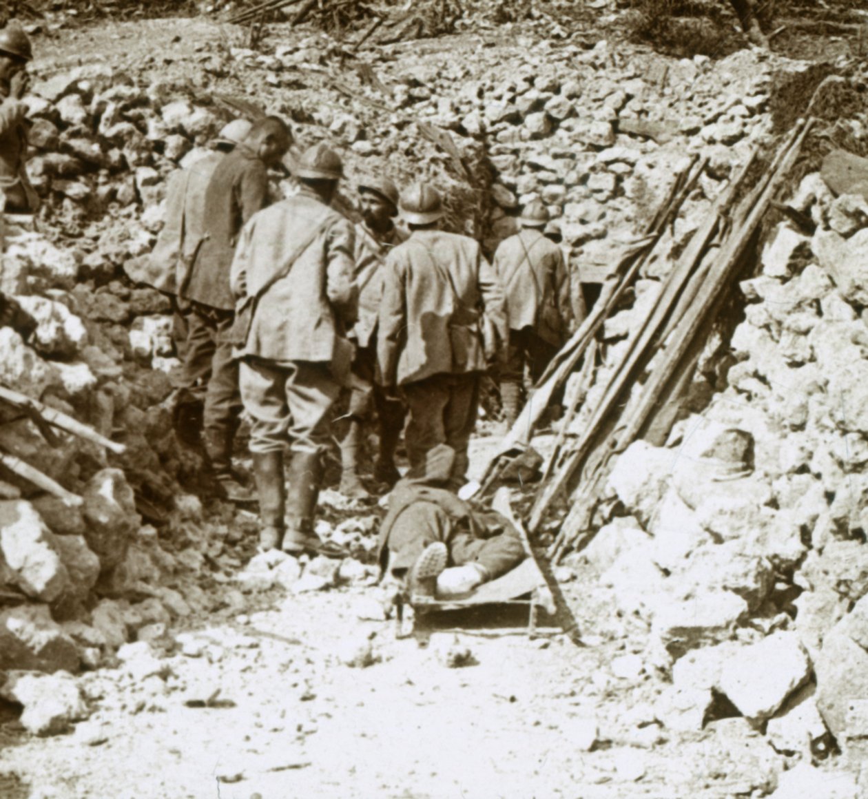 Feriti tedeschi, Thiaumont, Verdun, Francia settentrionale, c1914-c1918 da Unbekannt