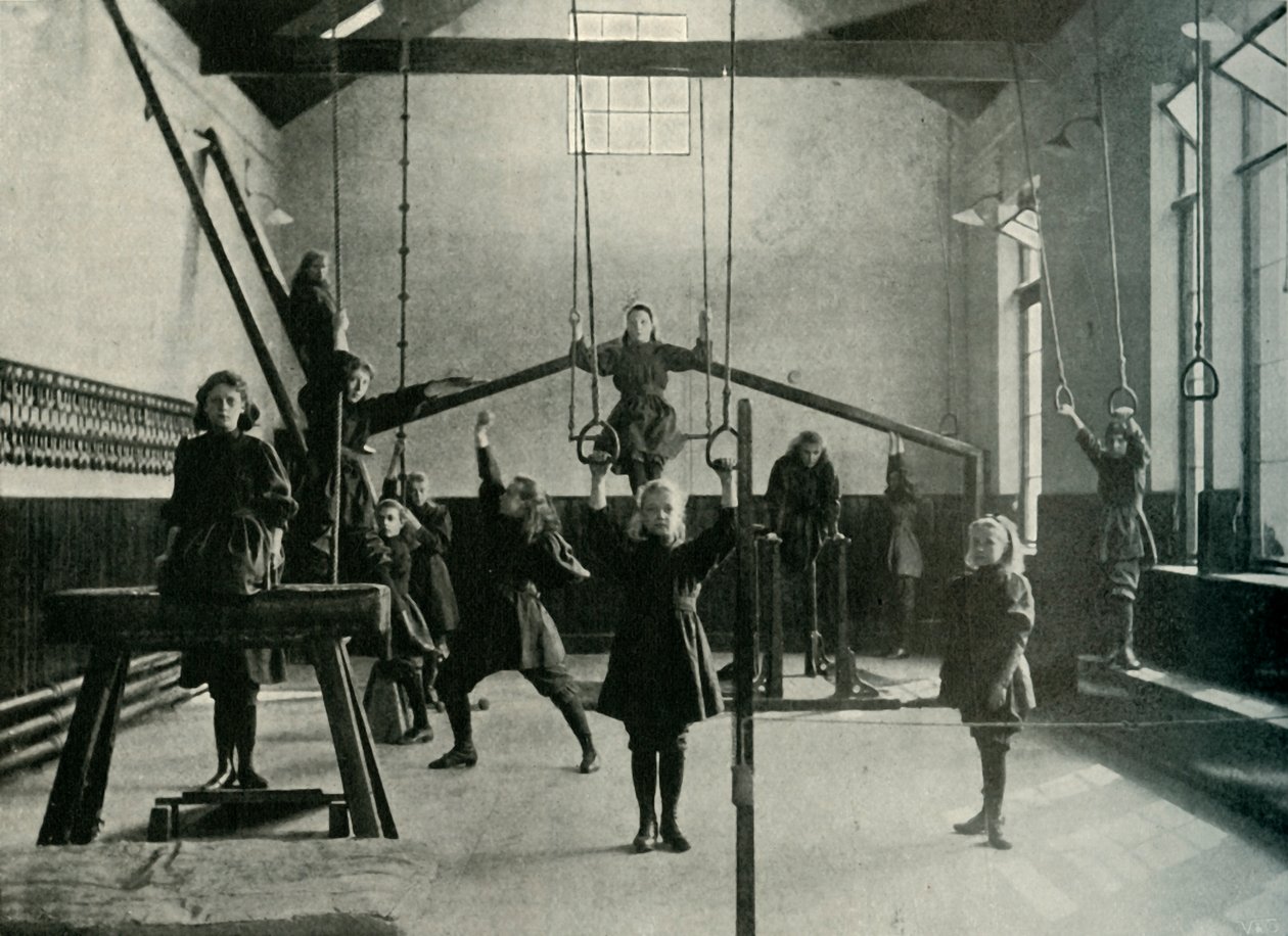 Ragazze ginnaste alla Royal Institution for the Deaf and Dumb, Friar Gate, Derby, 1902 da Unbekannt