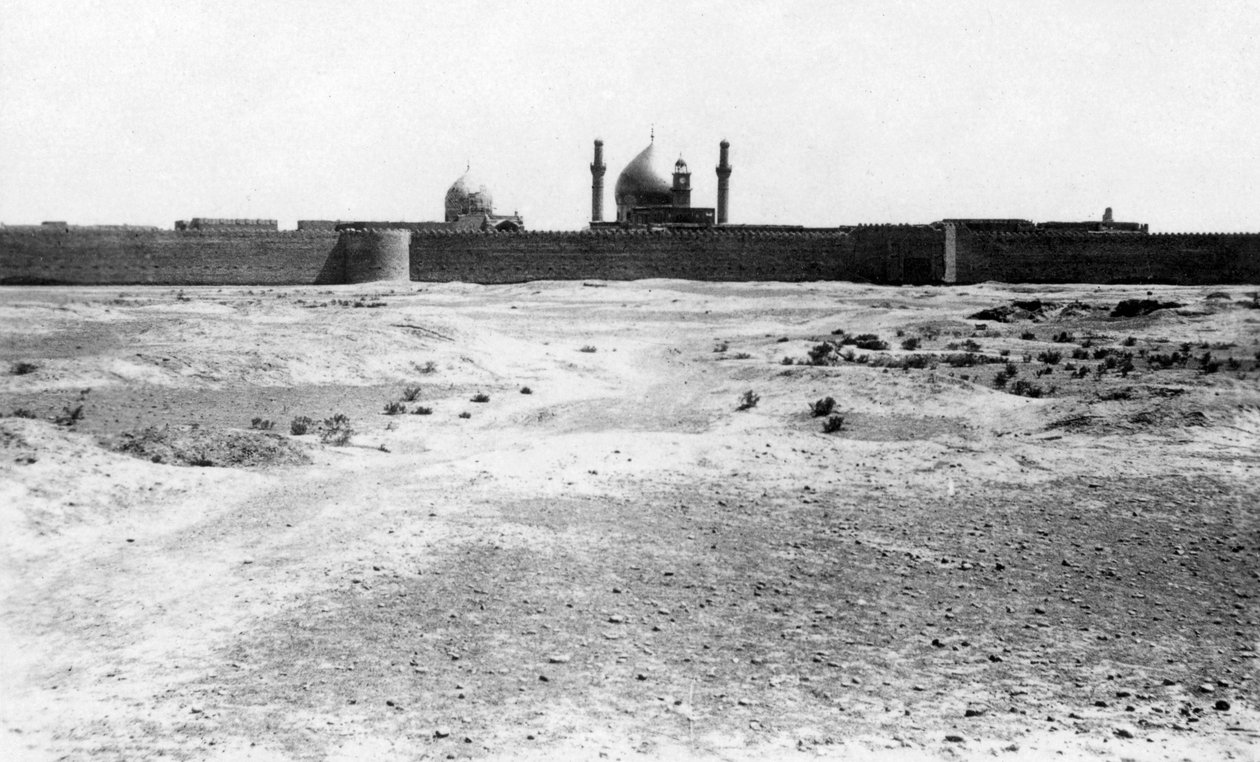 Cupola dorata e minareti della moschea di Samarra, Mesopotamia, 1918 da Unbekannt