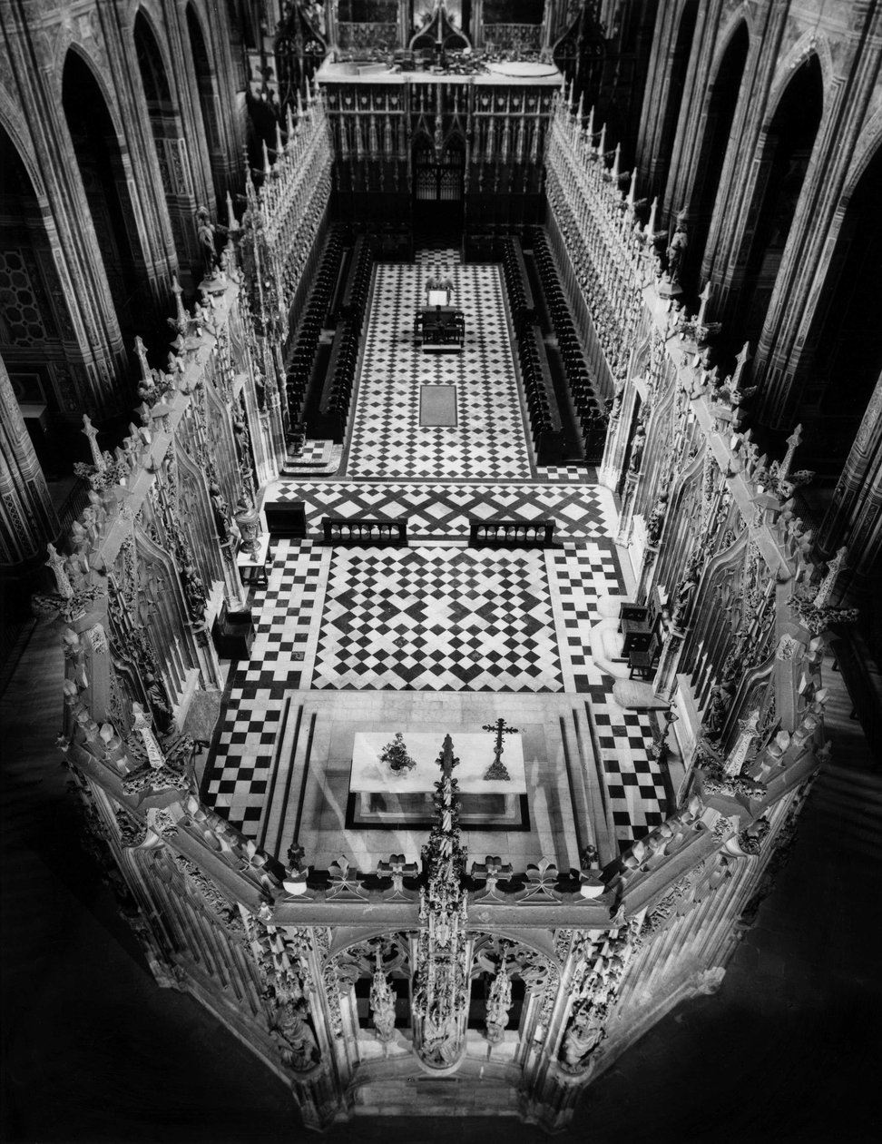 Architettura gotica: vista della recinzione del coro della Cattedrale di Saint Cecile d