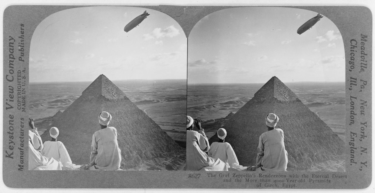 Graf Zeppelin sopra le piramidi di Giza, c.1930 (stereografia) da Unbekannt
