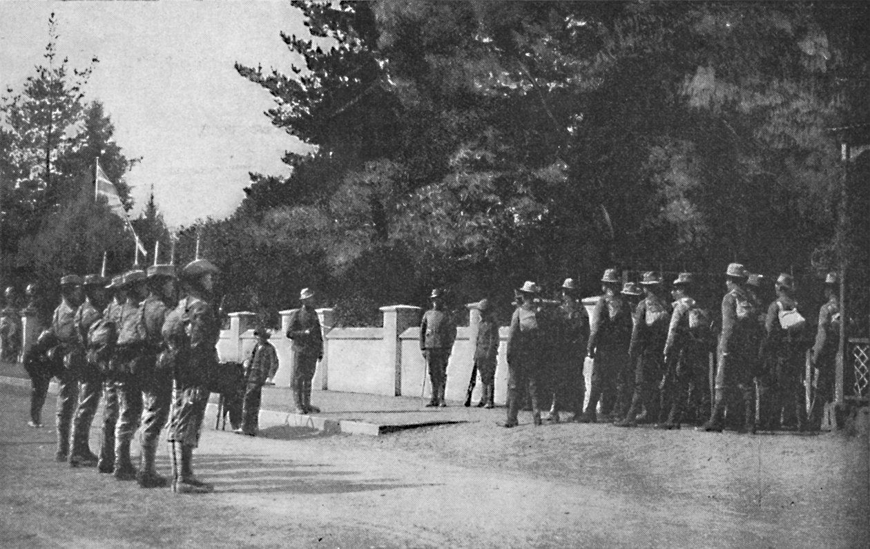 Granatieri con i loro nuovi cappelli che danno il cambio alla guardia al quartier generale di Lord Roberts, Pretoria da Unbekannt