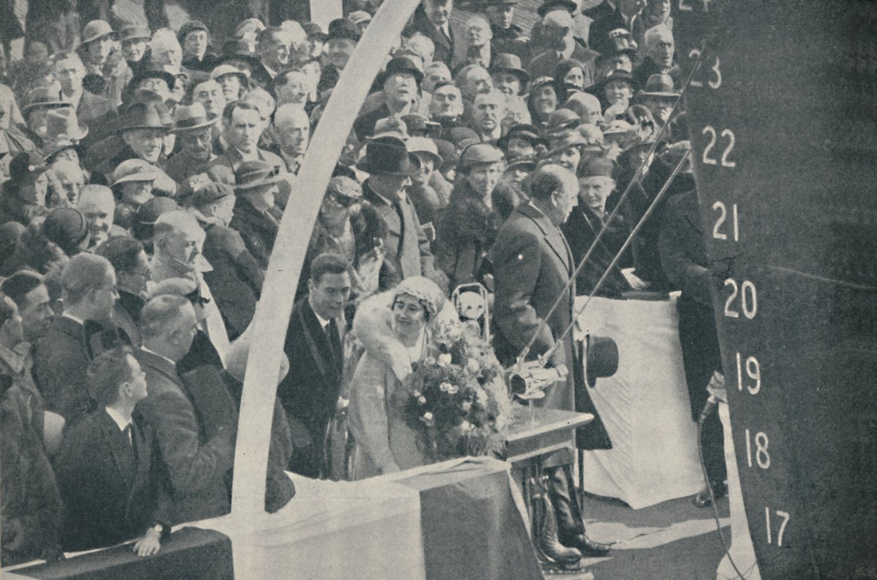 HRH Duchessa di York con Duca di York, lancio dello Strathmore il 4 aprile 1935, 1936 da Unbekannt