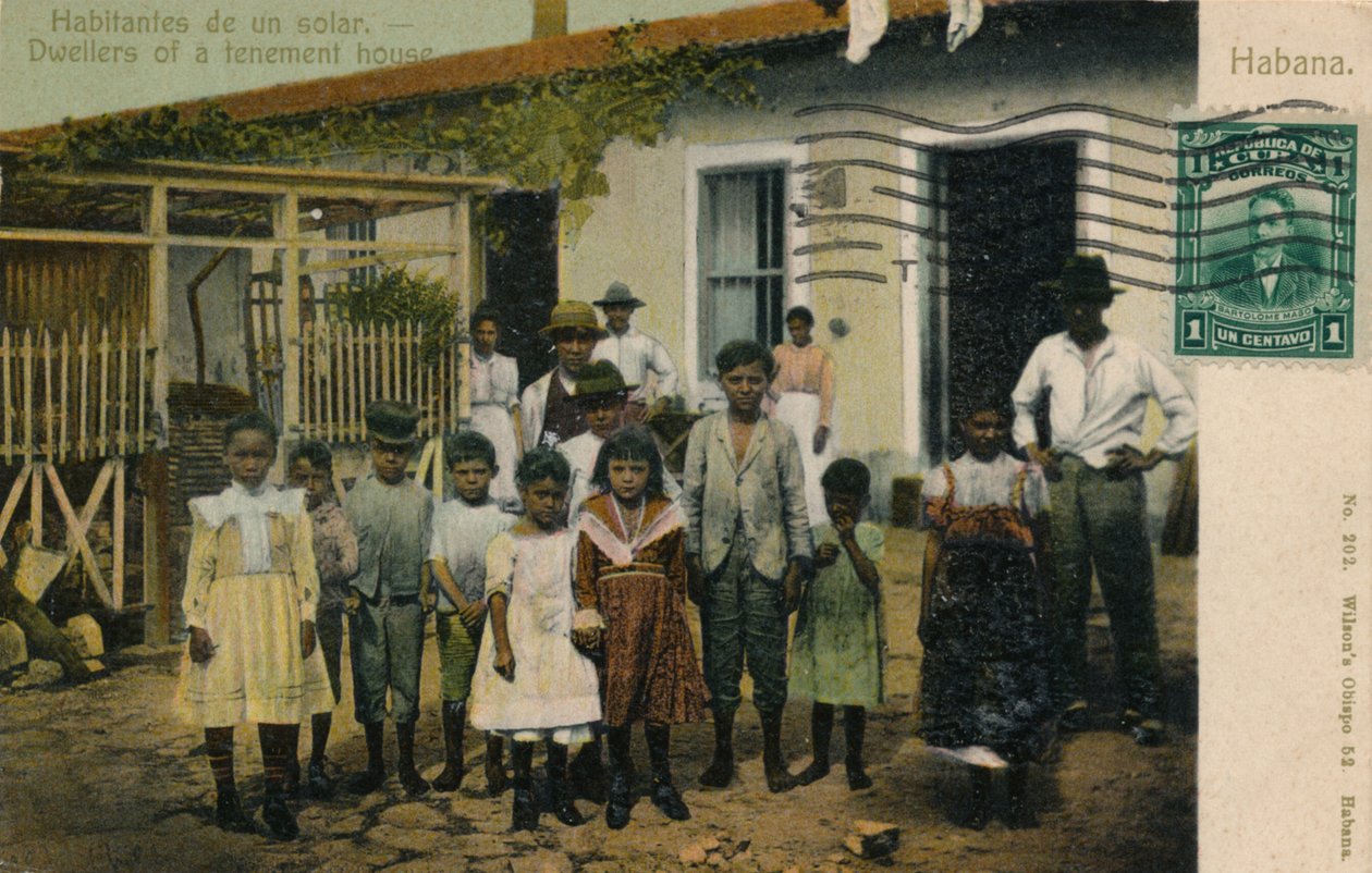 Abitanti di un cortile. Abitanti di una casa popolare, c1913 da Unbekannt