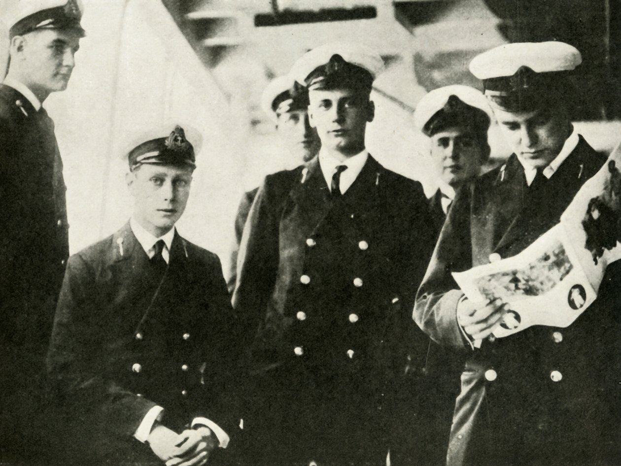 Sua Maestà seduta tra i suoi compagni cadetti da Unbekannt