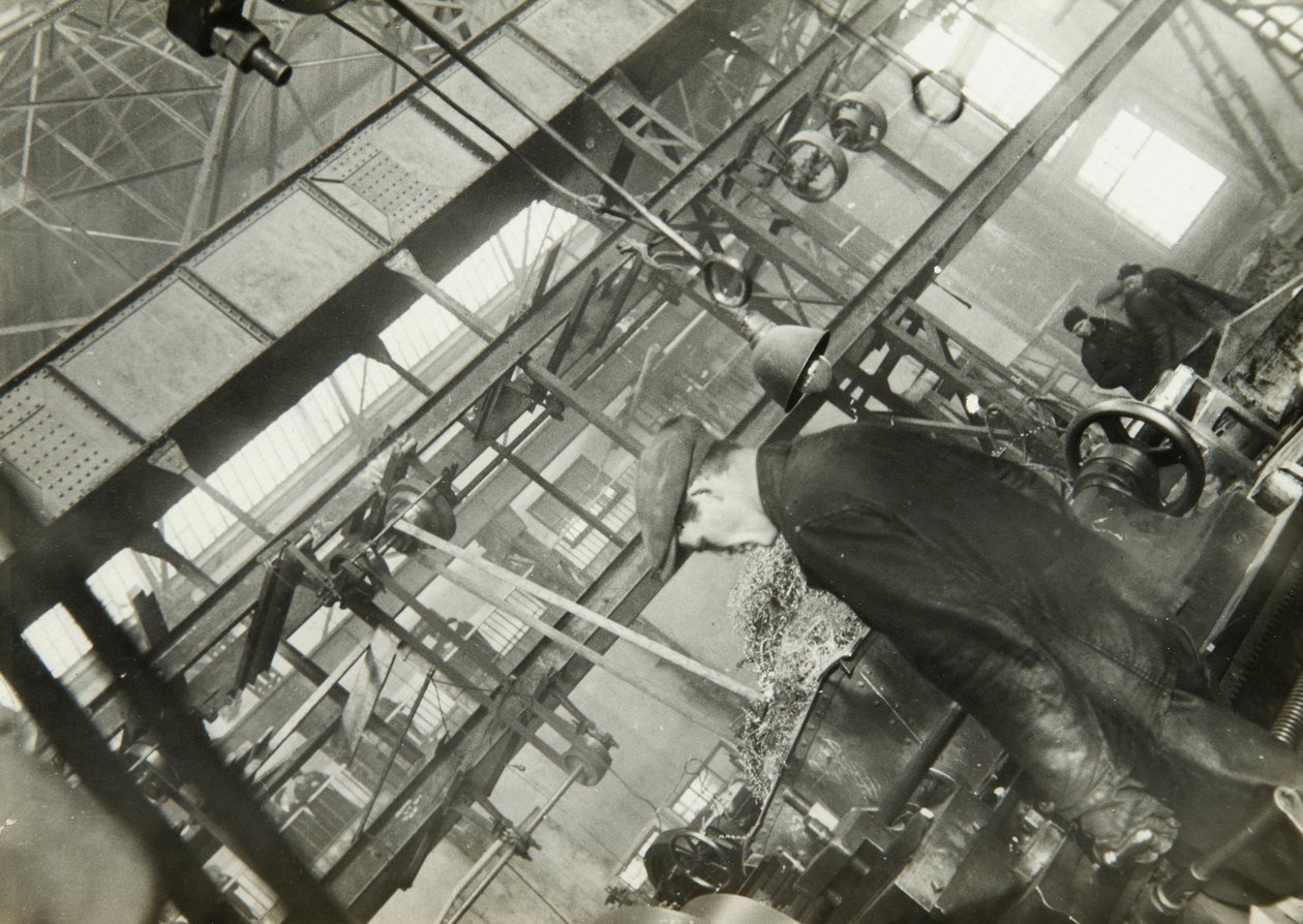 In una fabbrica di ingegneria meccanica, URSS, anni 