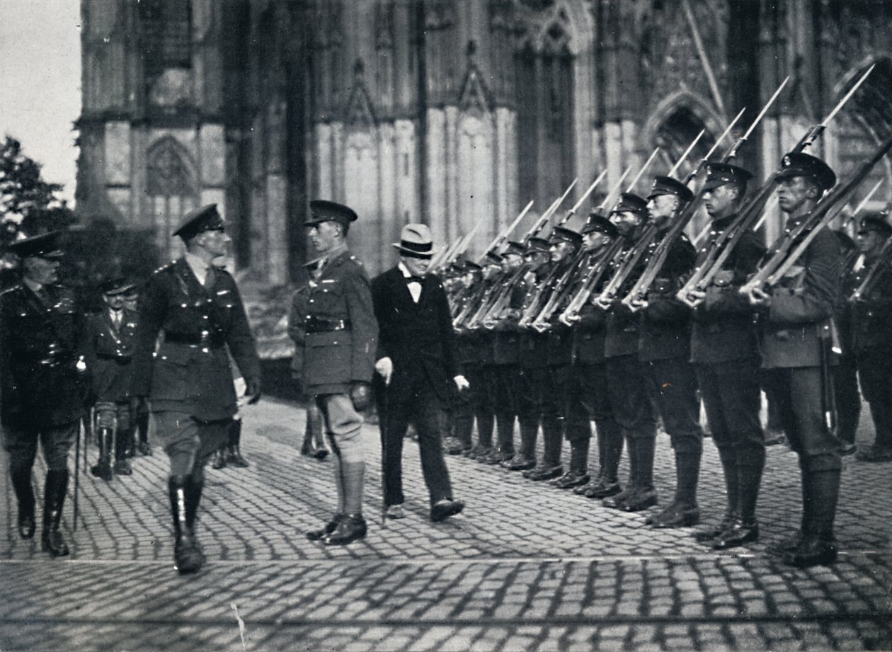 Ispezione delle truppe ai piedi della Cattedrale di Colonia da Unbekannt
