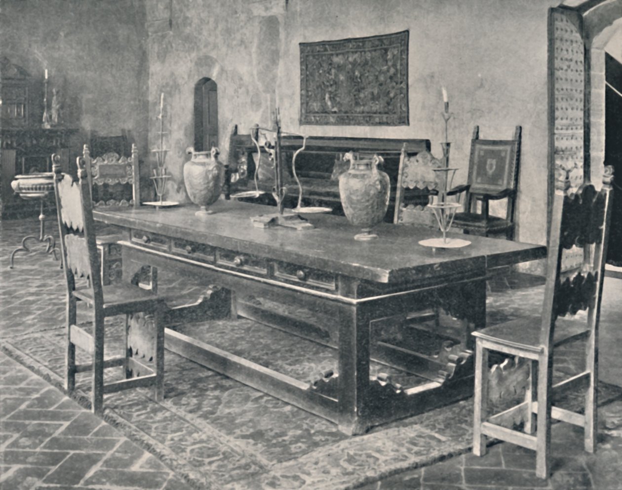 Interno, Palazzo Davanzati - Con tavolo del XV secolo dal distretto di Parma o Modena, 1928 da Unbekannt