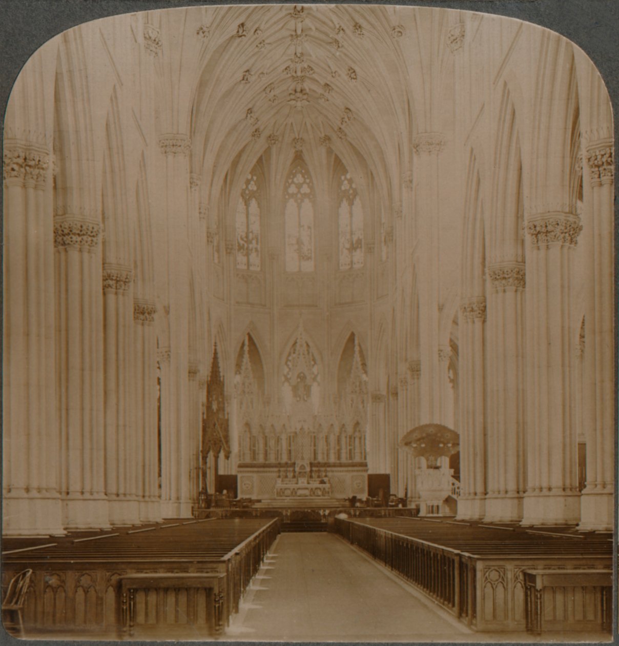 Interno della struttura gotica più bella degli Stati Uniti - Cattedrale di San Patrizio, New York, c1900 da Unbekannt
