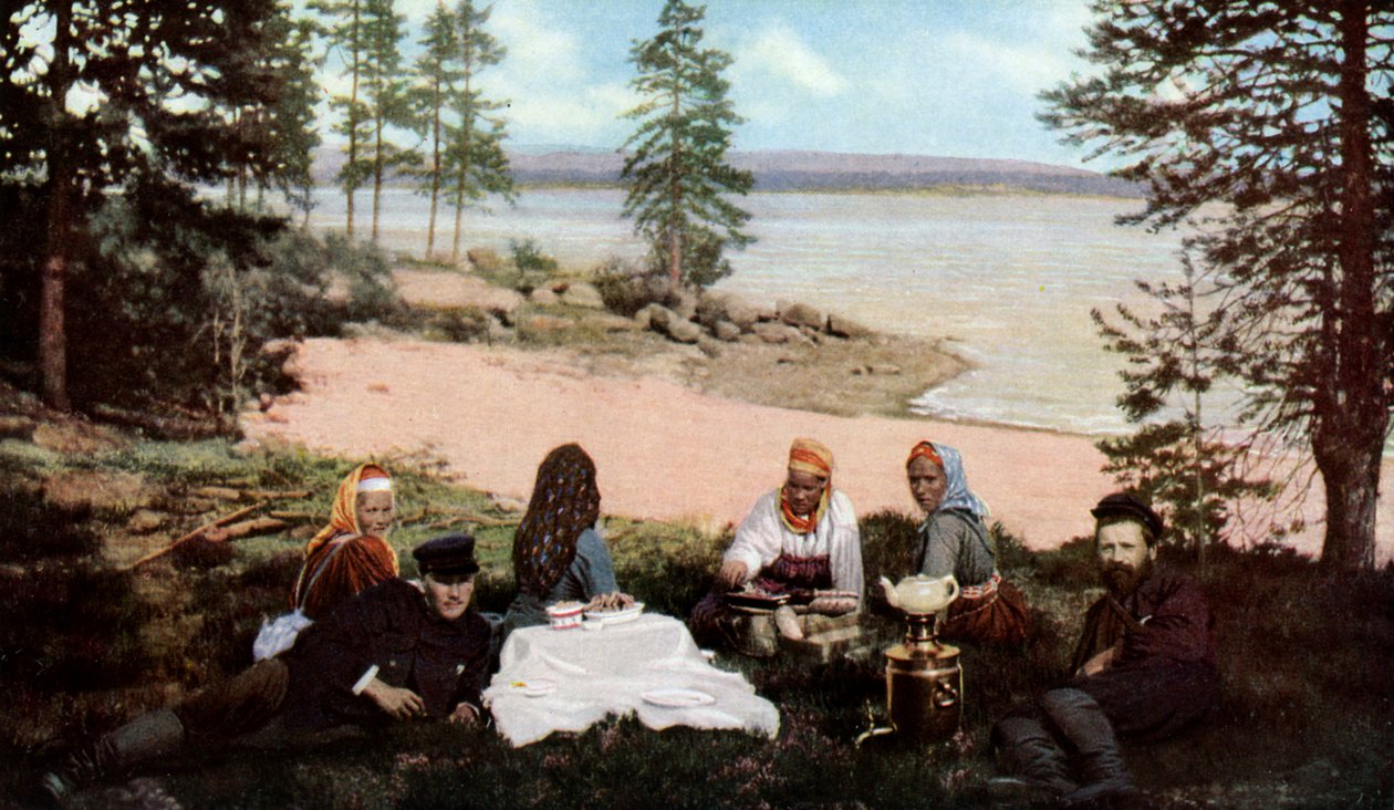 Careliani che prendono il tè vicino a un fiume, vicino ad Arcangelo, Russia, c1930 da Unbekannt