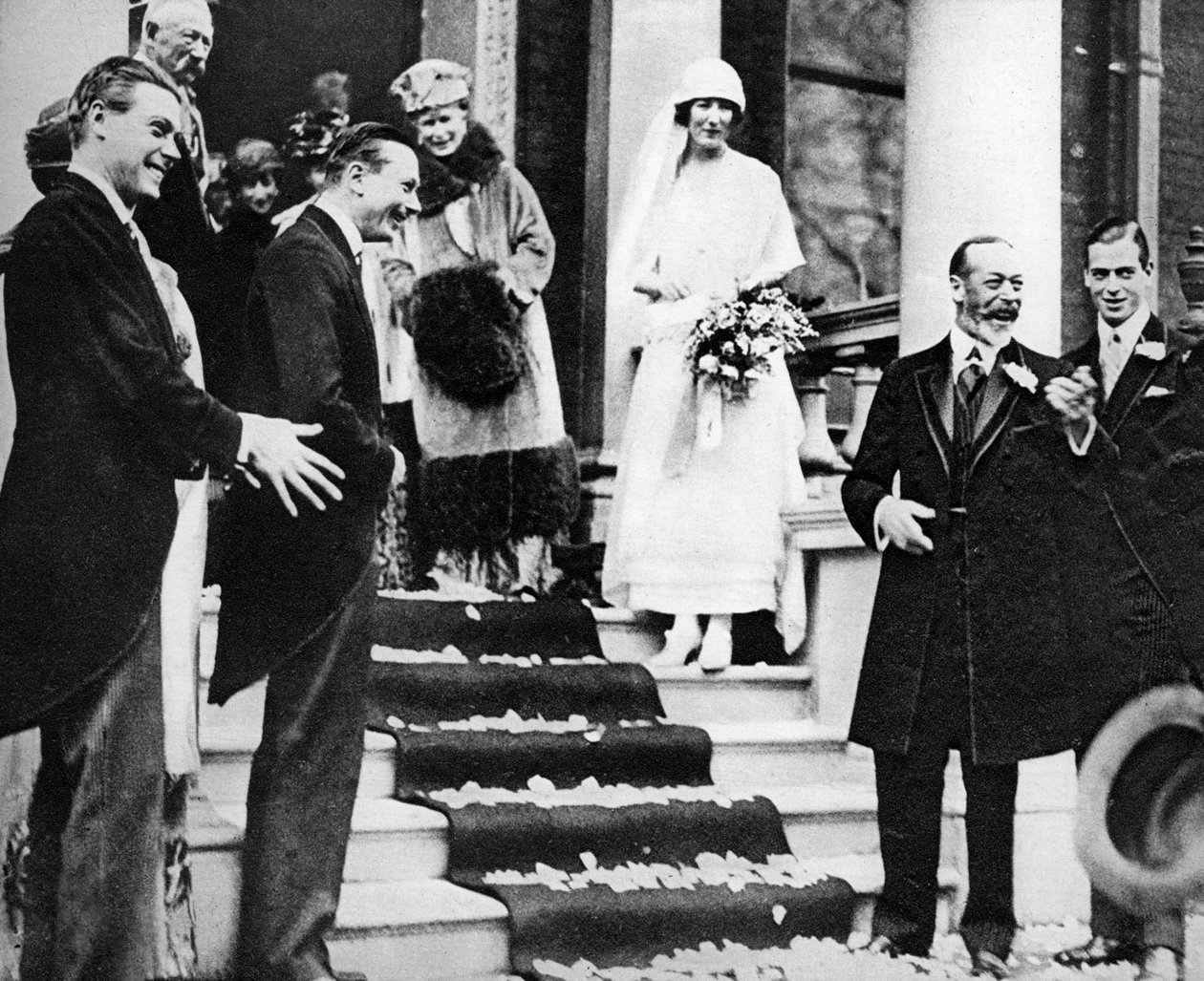 Re Giorgio V augura buona fortuna alla Principessa Maud mentre parte per la sua luna di miele, 1923 da Unbekannt