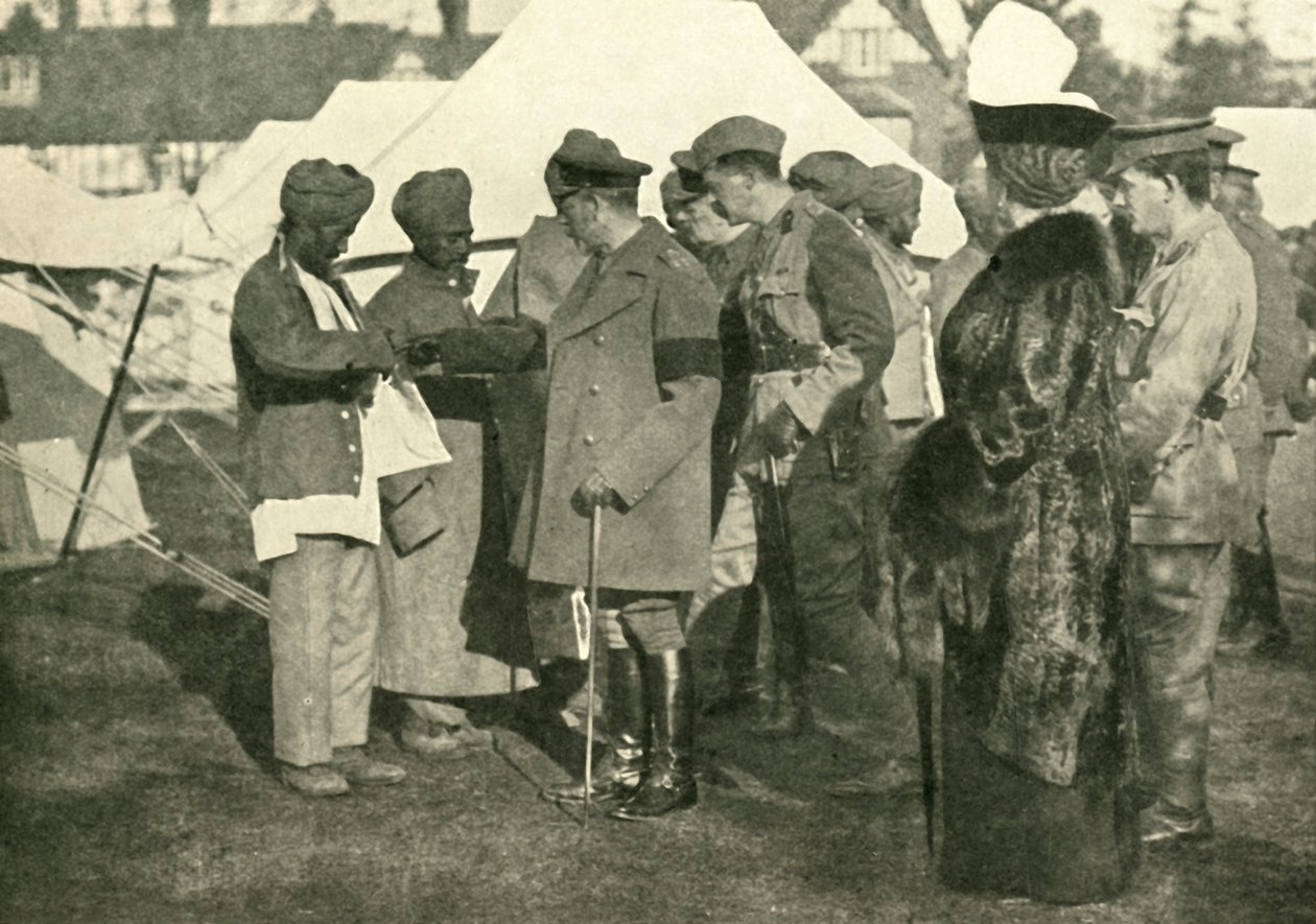 Re Giorgio e la regina Maria visitano i soldati feriti, Prima Guerra Mondiale, 1915 da Unbekannt