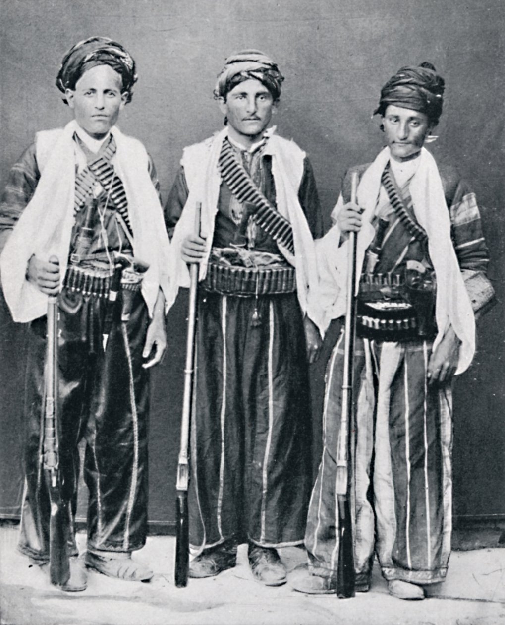 Briganti di montagna curdi, Armenia, 1902 da Unbekannt