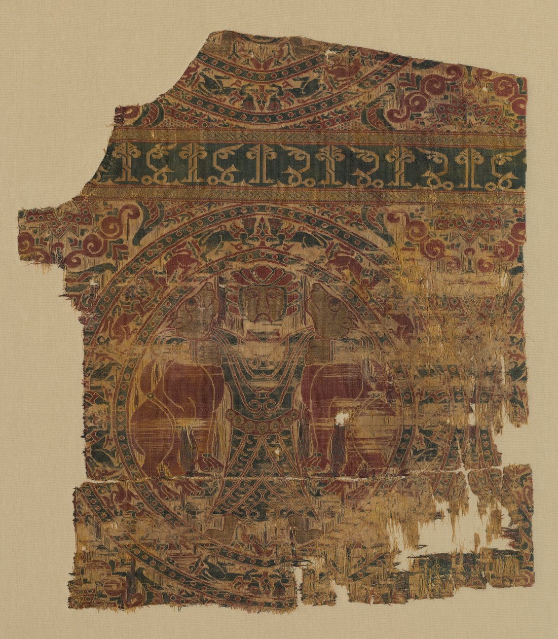 Lampasso con strangolatore di leoni, da una dalmatica di San Bernardo Calvo, 1200-1243 da Unbekannt