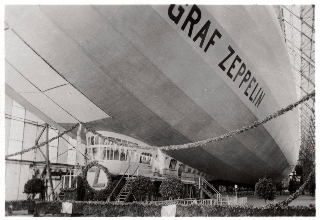 Cerimonia di lancio per Zeppelin LZ127 Graf Zeppelin, Friedrichshafen, Germania, 9 luglio 1928, 1933 da Unbekannt