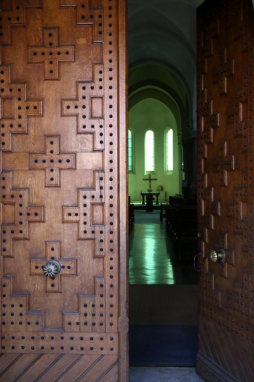 Le Plantay, Ain - Abbazia di Notre-Dame des Dombes. Porta principale della chiesa da Unbekannt