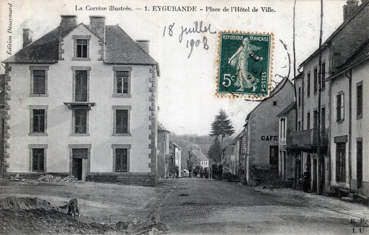 Limousin, Correze (19), Eygurande: vista della Place de l