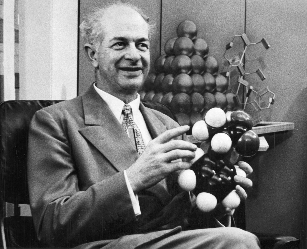 Linus Pauling, chimico americano da Unbekannt