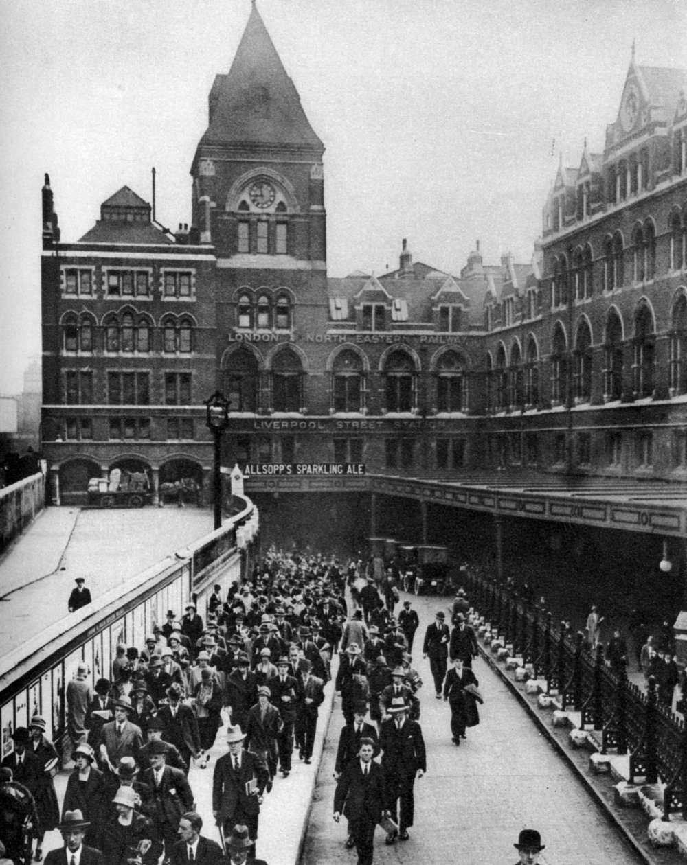 Stazione di Liverpool Street alle nove del mattino, Londra, 1926-1927 da Unbekannt