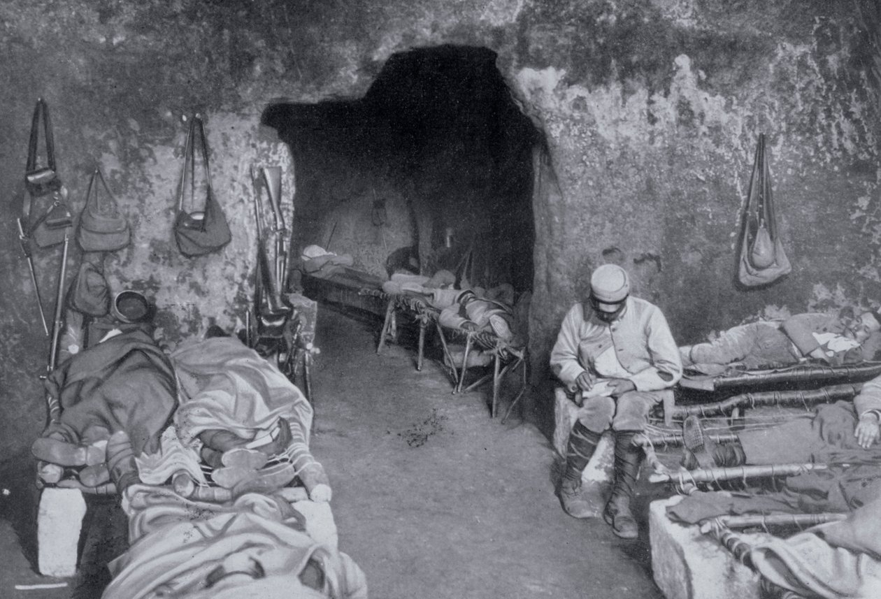 Alloggi in una grotta francese, Prima Guerra Mondiale, 1915 da Unbekannt