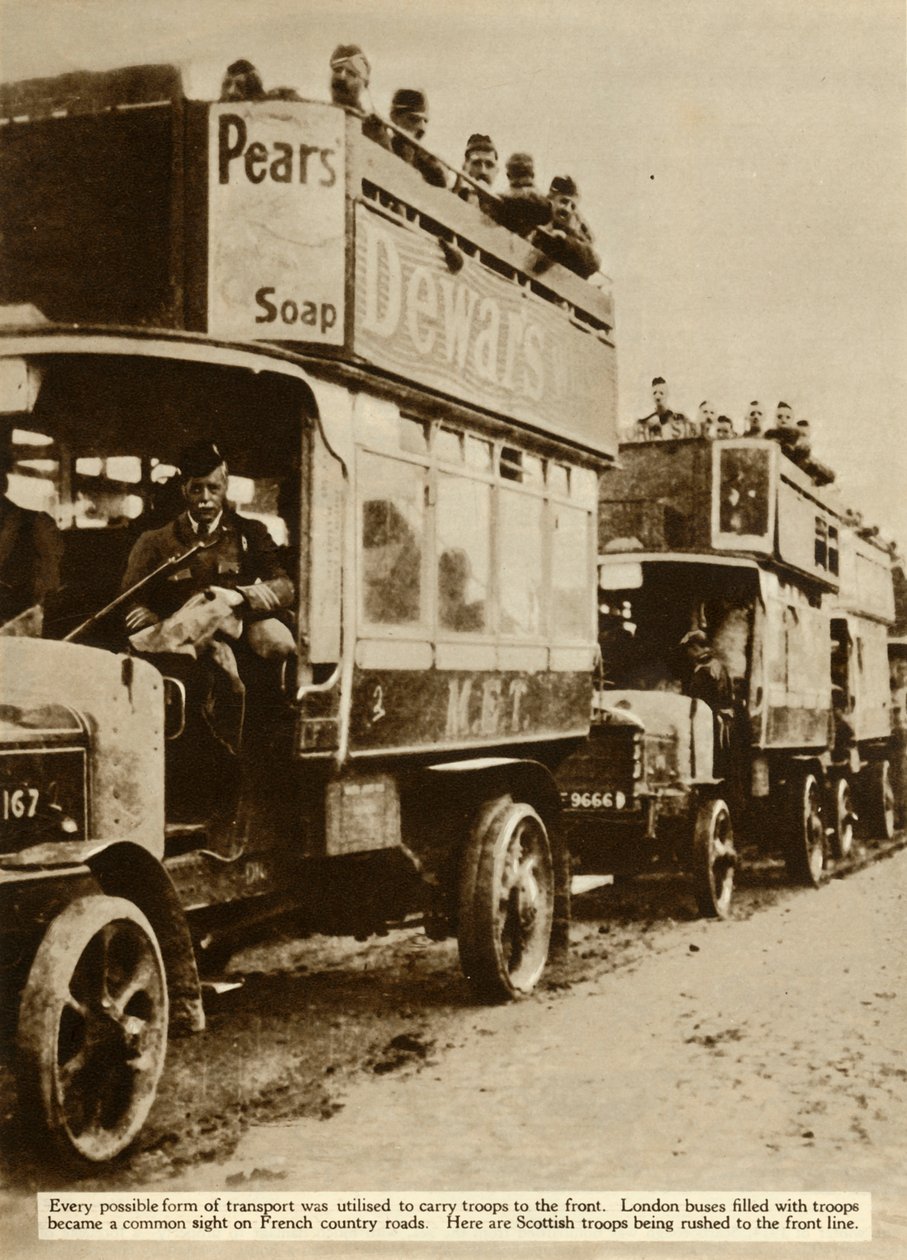 Autobus di Londra che portano truppe scozzesi al fronte, Prima Guerra Mondiale, 1914, 1935 da Unbekannt
