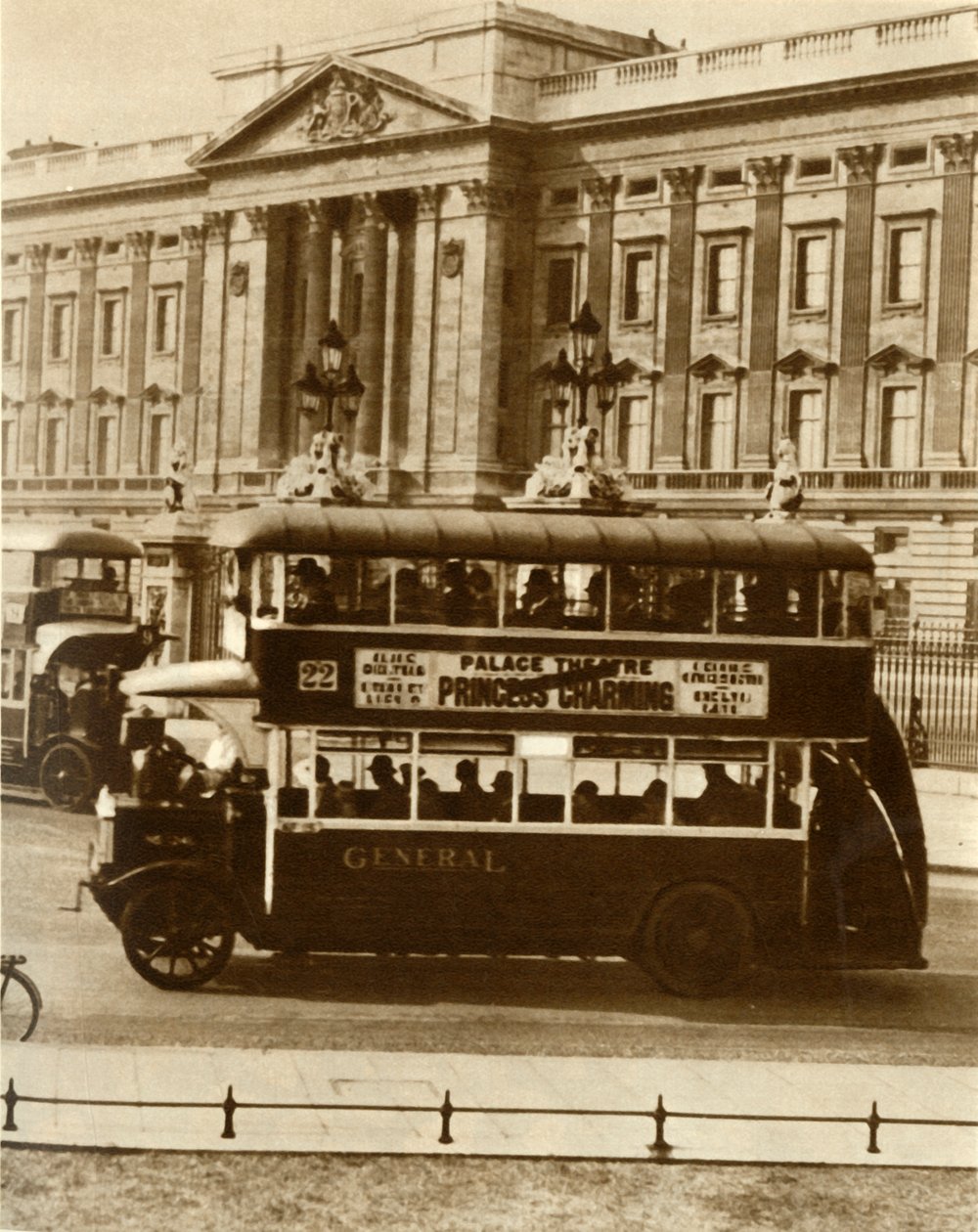 Il nuovo autobus per tutte le stagioni di Londra, 1927, 1935 da Unbekannt