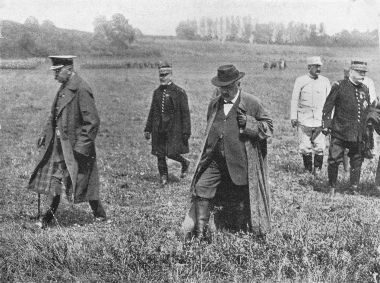 Visita di Lord Kitchener al fronte: Lord Kitchener, M. Millerand e il generale Joffre che partono dopo da Unbekannt