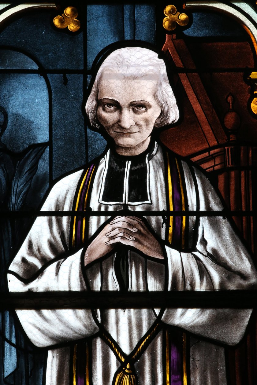 Chiesa di Mezilles. Vetrata. San Giovanni Maria Vianney. Curato d