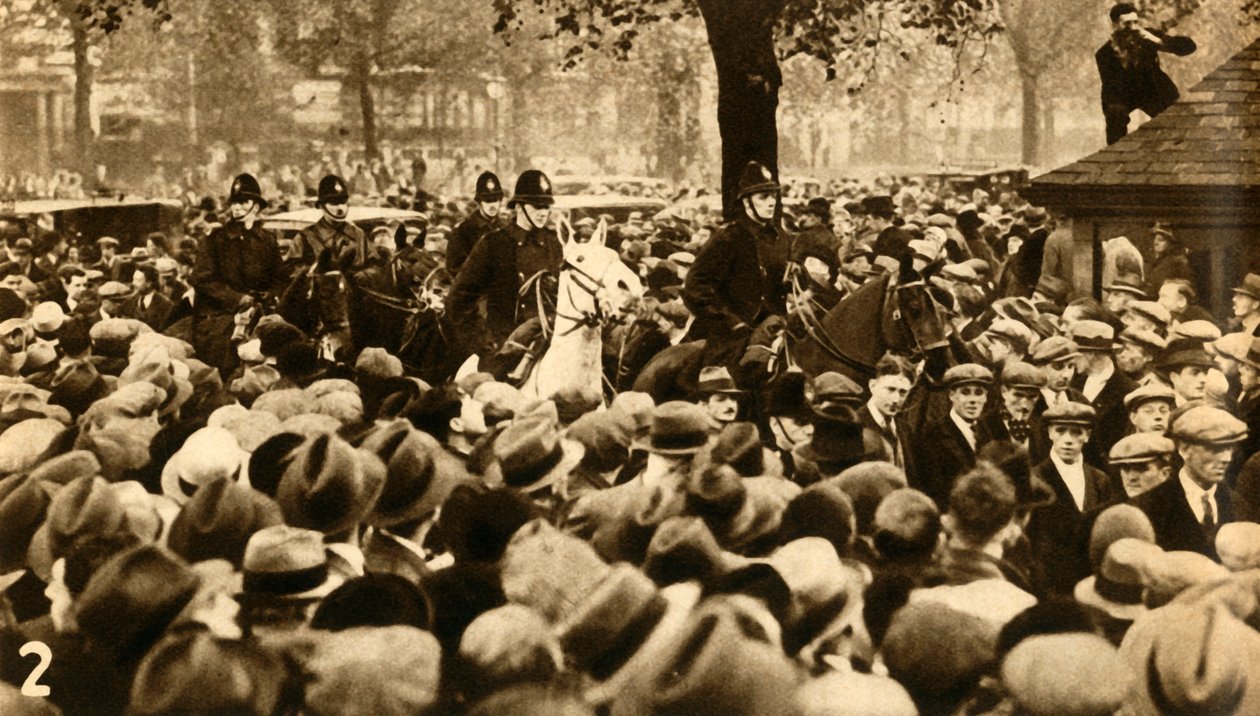 Polizia a cavallo e manifestanti, proteste contro il Means Test, Hyde Park, Londra, 1932, 1933 da Unbekannt