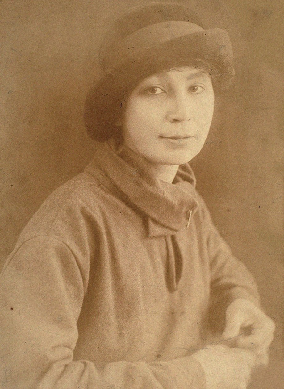Natalia Sergeevna Goncharova 1881-1962 a Parigi, 1917 da Unbekannt