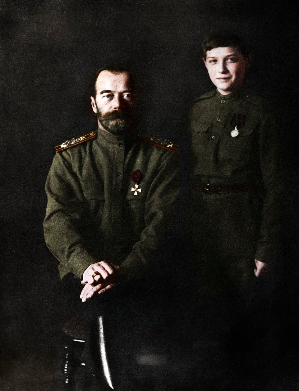 Nicola II, Zar di Russia e suo figlio, Alexei, in uniforme militare, 1915 da Unbekannt