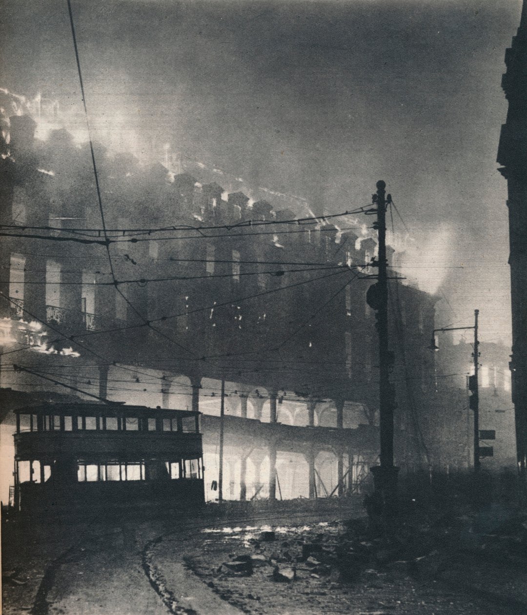 Nove ore di bombardamento. Quando è arrivato il turno di Sheffield era pieno inverno, 1940-1942 da Unbekannt