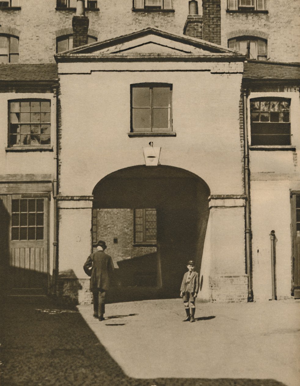 Vecchie scuderie dette le stalle del Duca di Ferro a Knightsbridge, c1935 da Unbekannt