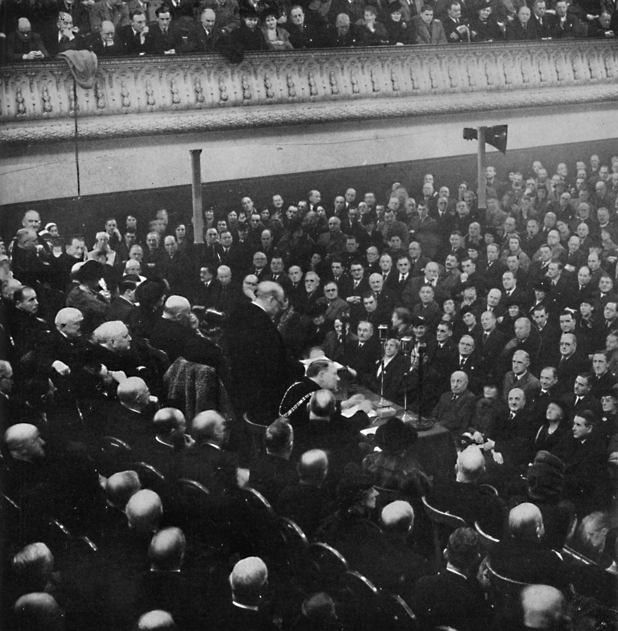 Il 27 gennaio, il Sig. Churchill ha parlato a un pubblico nella Free Trade Hall, Manchester, 1913, 1945 da Unbekannt